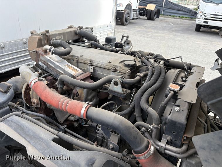 image for item EC8144 2019 Isuzu NRR box truck