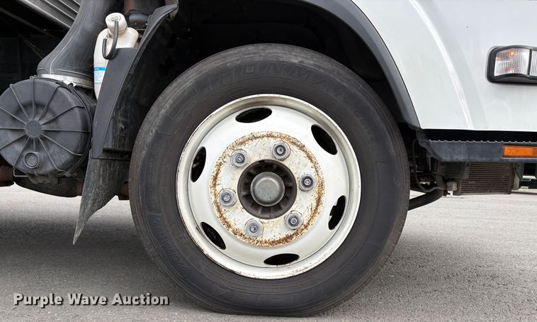 image for item EC8144 2019 Isuzu NRR box truck