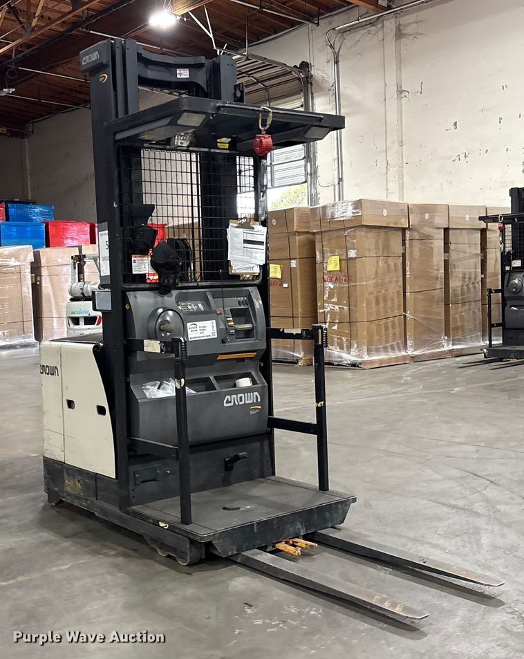 image for item EC8145 2018 Crown SP3520-30 order picker