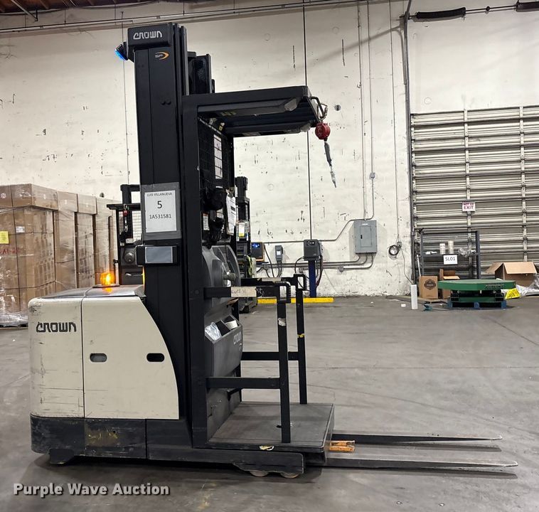 image for item EC8145 2018 Crown SP3520-30 order picker