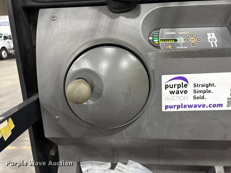 image for item EC8145 2018 Crown SP3520-30 order picker