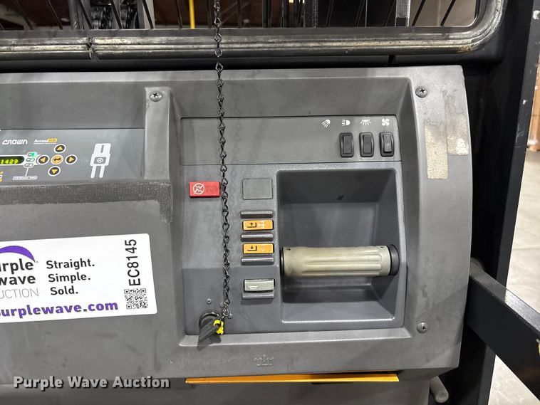 image for item EC8145 2018 Crown SP3520-30 order picker