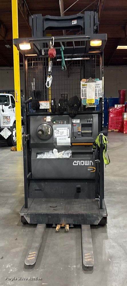 image for item EC8146 2018 Crown SP3520-30 order picker