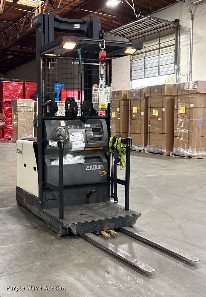 image for item EC8146 2018 Crown SP3520-30 order picker