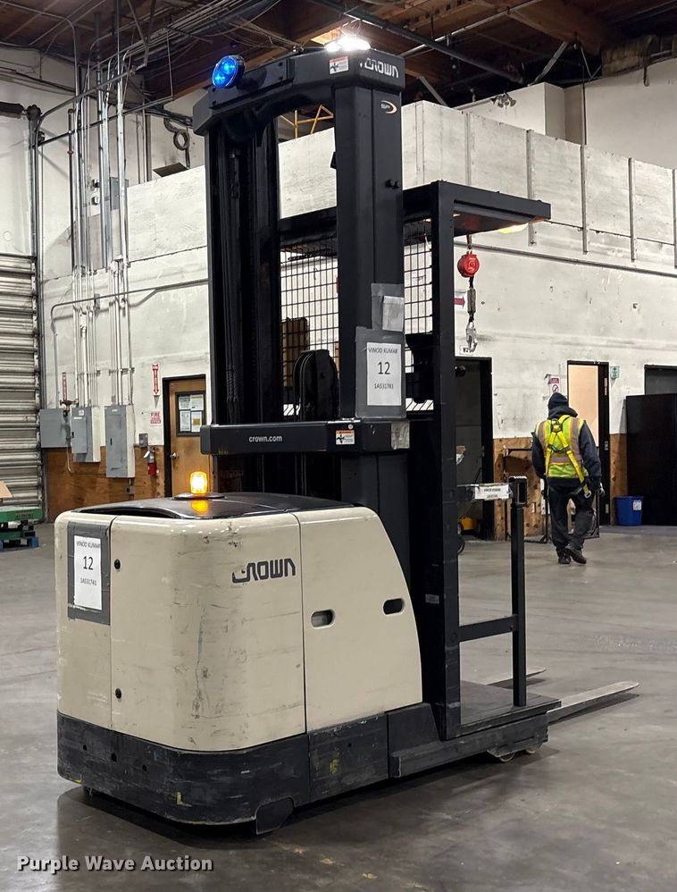 image for item EC8146 2018 Crown SP3520-30 order picker