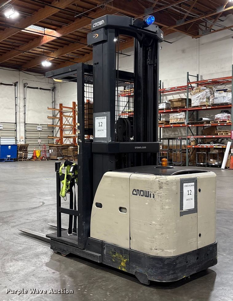 image for item EC8146 2018 Crown SP3520-30 order picker