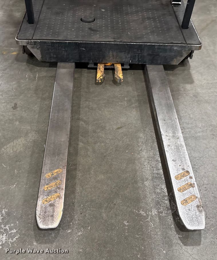 image for item EC8146 2018 Crown SP3520-30 order picker