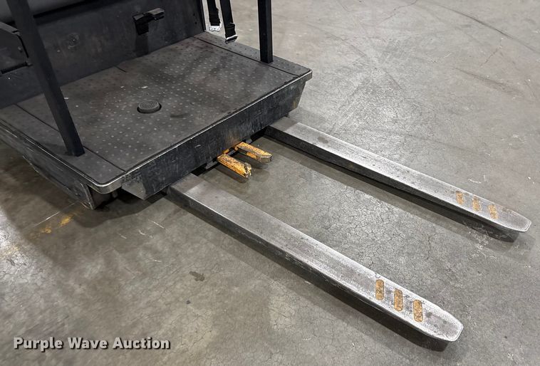 image for item EC8146 2018 Crown SP3520-30 order picker