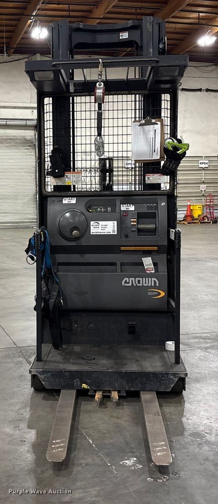 image for item EC8147 2017 Crown SP3500-30 order picker