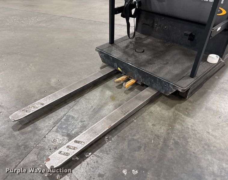 image for item EC8147 2017 Crown SP3500-30 order picker