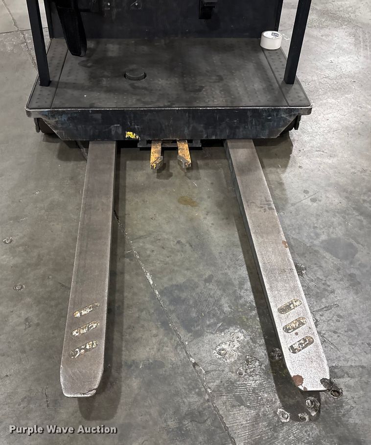 image for item EC8147 2017 Crown SP3500-30 order picker