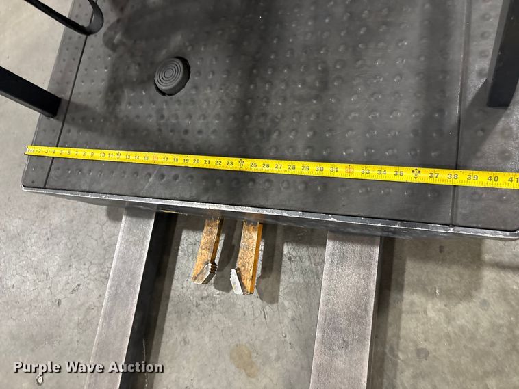 image for item EC8147 2017 Crown SP3500-30 order picker