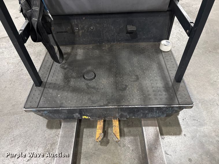 image for item EC8147 2017 Crown SP3500-30 order picker