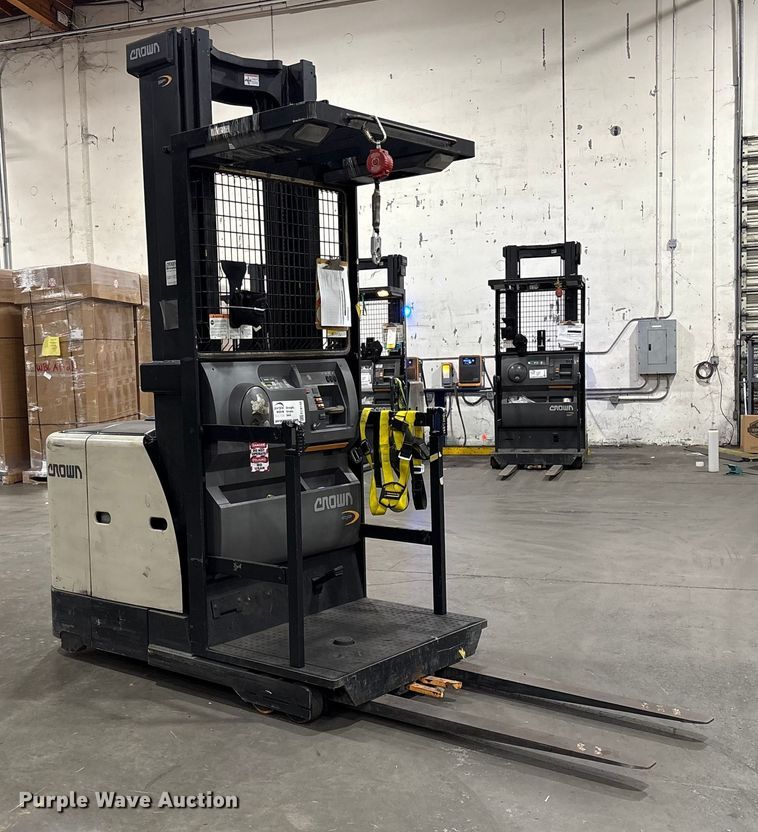 image for item EC8148 2015 Crown SP3520-30 order picker