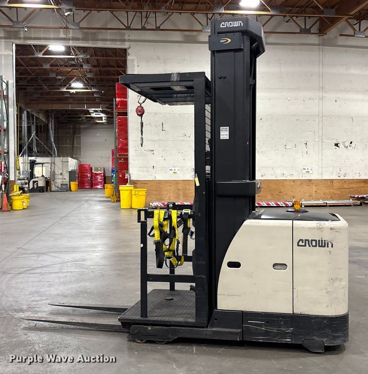 image for item EC8148 2015 Crown SP3520-30 order picker