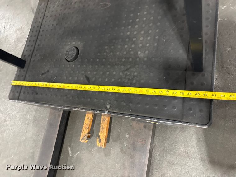 image for item EC8148 2015 Crown SP3520-30 order picker