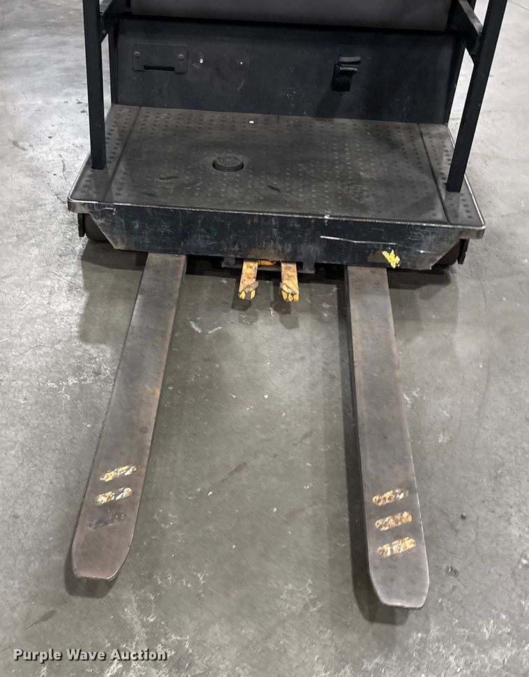 image for item EC8148 2015 Crown SP3520-30 order picker