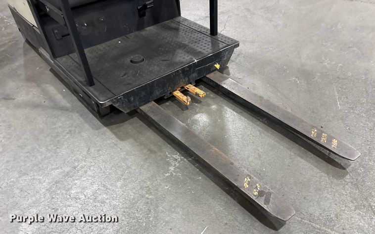 image for item EC8148 2015 Crown SP3520-30 order picker