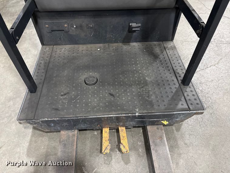 image for item EC8148 2015 Crown SP3520-30 order picker