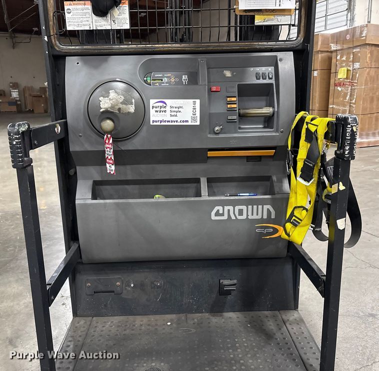 image for item EC8148 2015 Crown SP3520-30 order picker