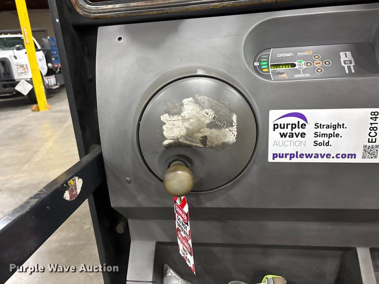 image for item EC8148 2015 Crown SP3520-30 order picker