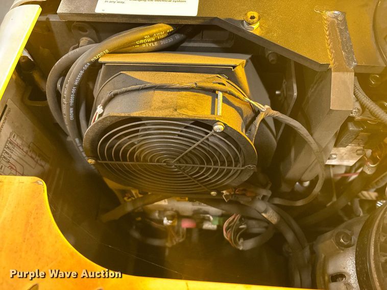 image for item EC8148 2015 Crown SP3520-30 order picker