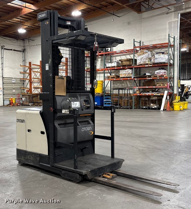 image for item EC8149 2017 Crown SP3520-30 order picker