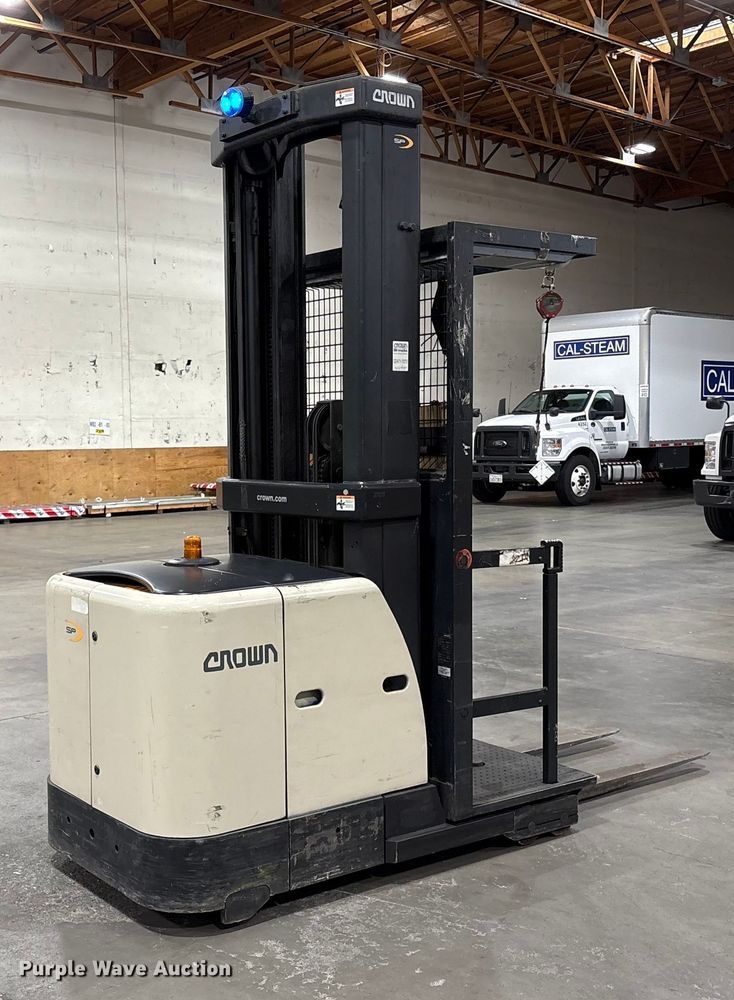 image for item EC8149 2017 Crown SP3520-30 order picker