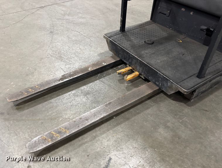 image for item EC8149 2017 Crown SP3520-30 order picker