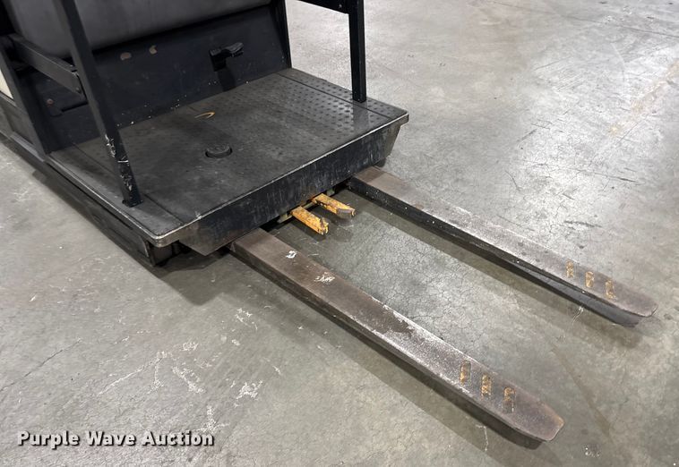 image for item EC8149 2017 Crown SP3520-30 order picker