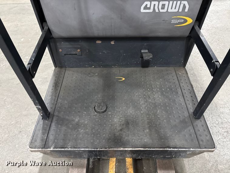 image for item EC8149 2017 Crown SP3520-30 order picker