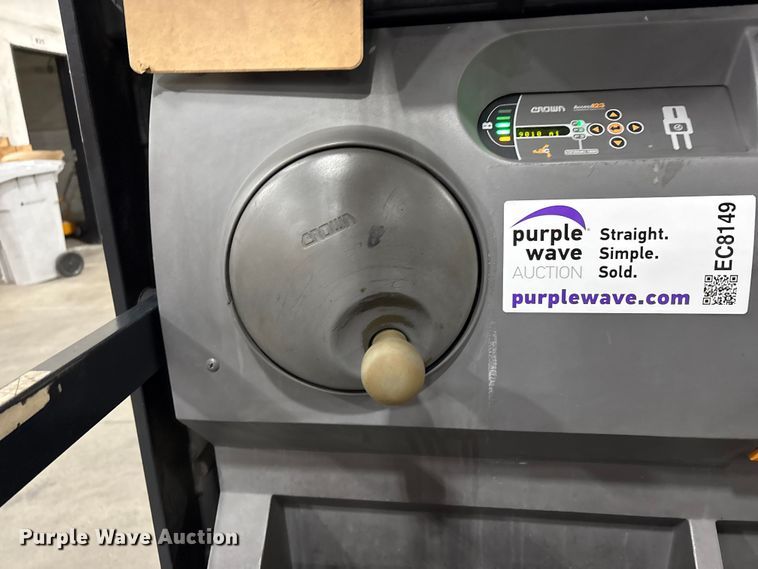 image for item EC8149 2017 Crown SP3520-30 order picker