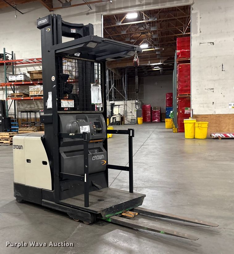 image for item EC8150 2017 Crown SP3520-30 order picker