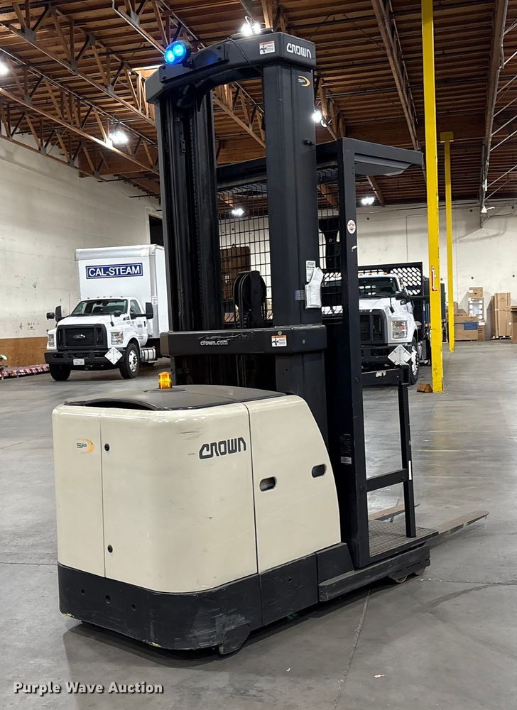 image for item EC8150 2017 Crown SP3520-30 order picker