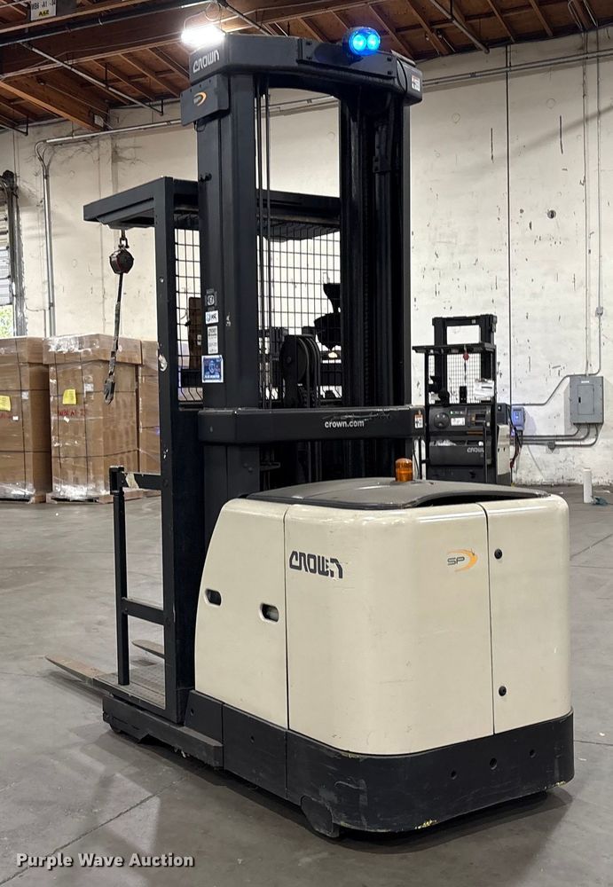 image for item EC8150 2017 Crown SP3520-30 order picker