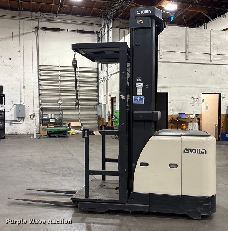 image for item EC8150 2017 Crown SP3520-30 order picker