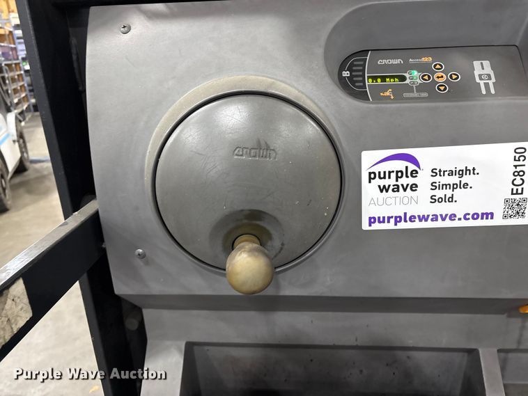 image for item EC8150 2017 Crown SP3520-30 order picker
