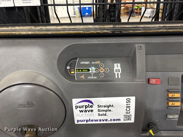 image for item EC8150 2017 Crown SP3520-30 order picker