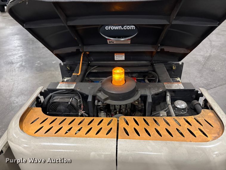 image for item EC8150 2017 Crown SP3520-30 order picker