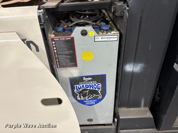 image for item EC8150 2017 Crown SP3520-30 order picker