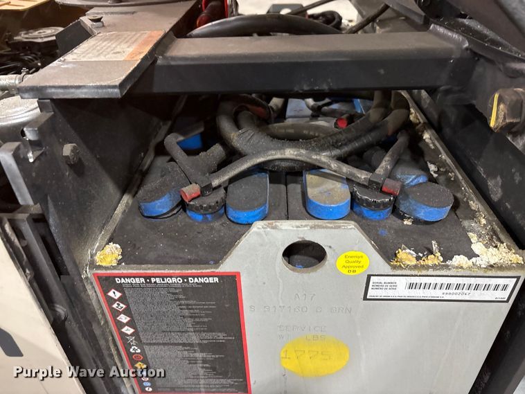 image for item EC8150 2017 Crown SP3520-30 order picker