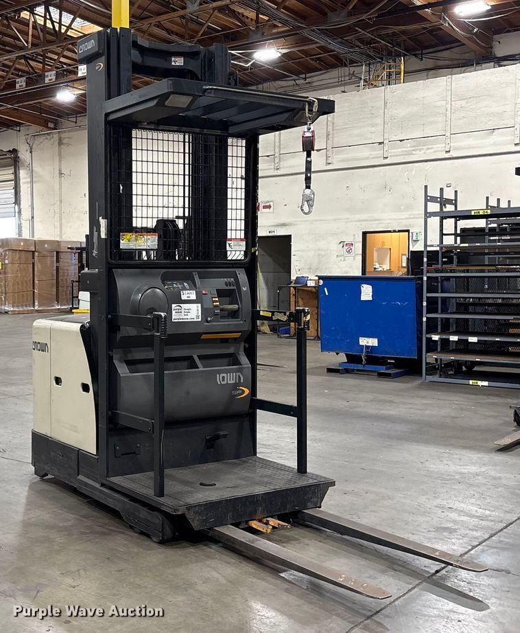 image for item EC8151 2016 Crown SP3520-30 order picker