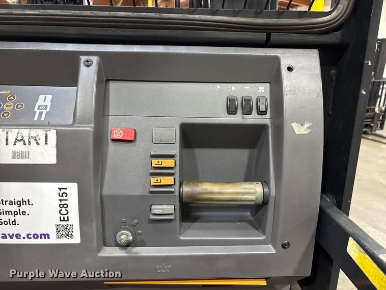 image for item EC8151 2016 Crown SP3520-30 order picker