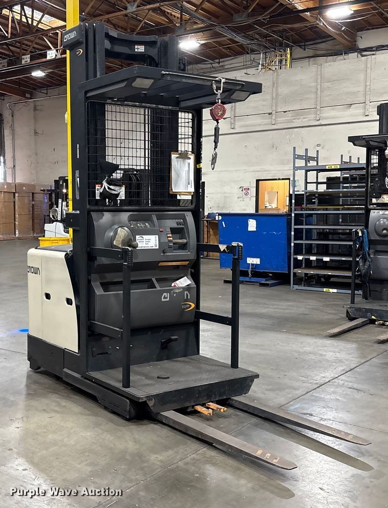 image for item EC8152 2017 Crown SP3520-30 order picker