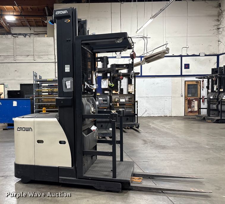 image for item EC8152 2017 Crown SP3520-30 order picker