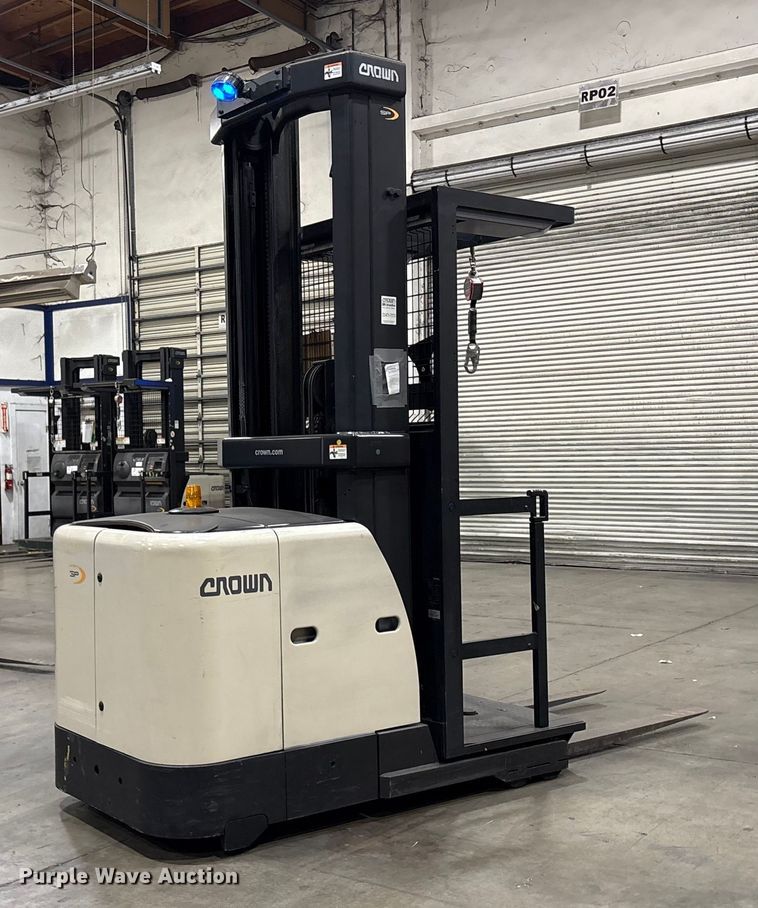 image for item EC8152 2017 Crown SP3520-30 order picker