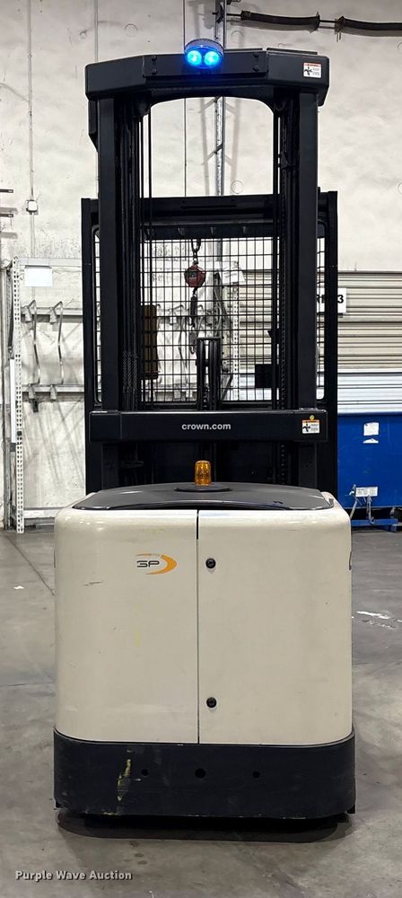 image for item EC8152 2017 Crown SP3520-30 order picker