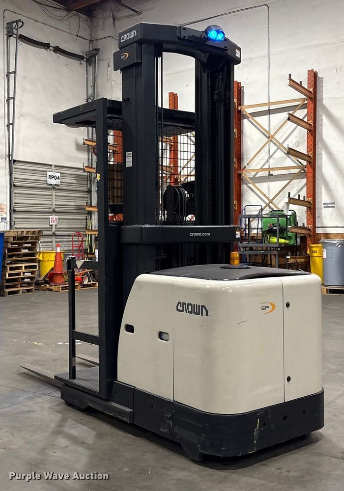 image for item EC8152 2017 Crown SP3520-30 order picker