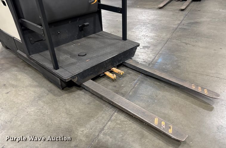 image for item EC8152 2017 Crown SP3520-30 order picker