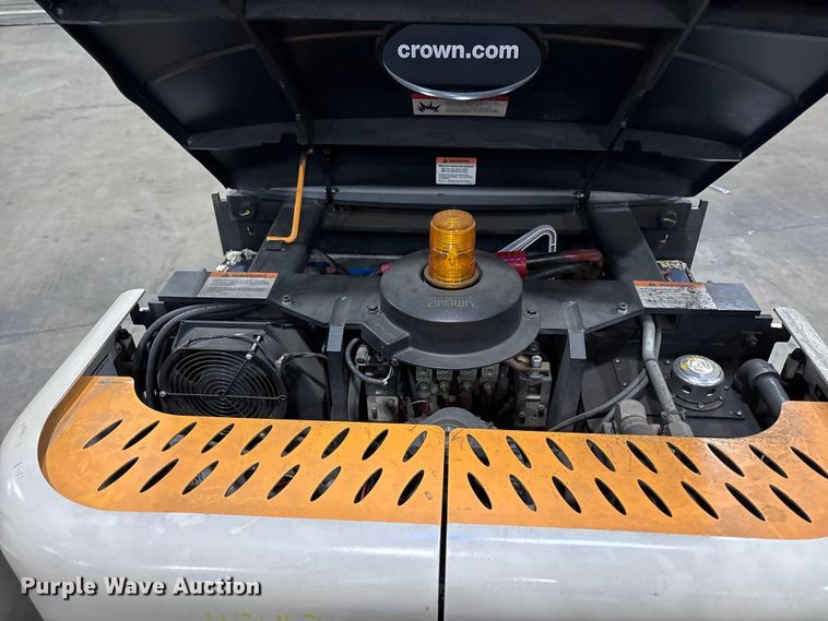 image for item EC8152 2017 Crown SP3520-30 order picker